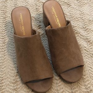 Women’s Slip on Heel - Nude / Tan Size 9.5